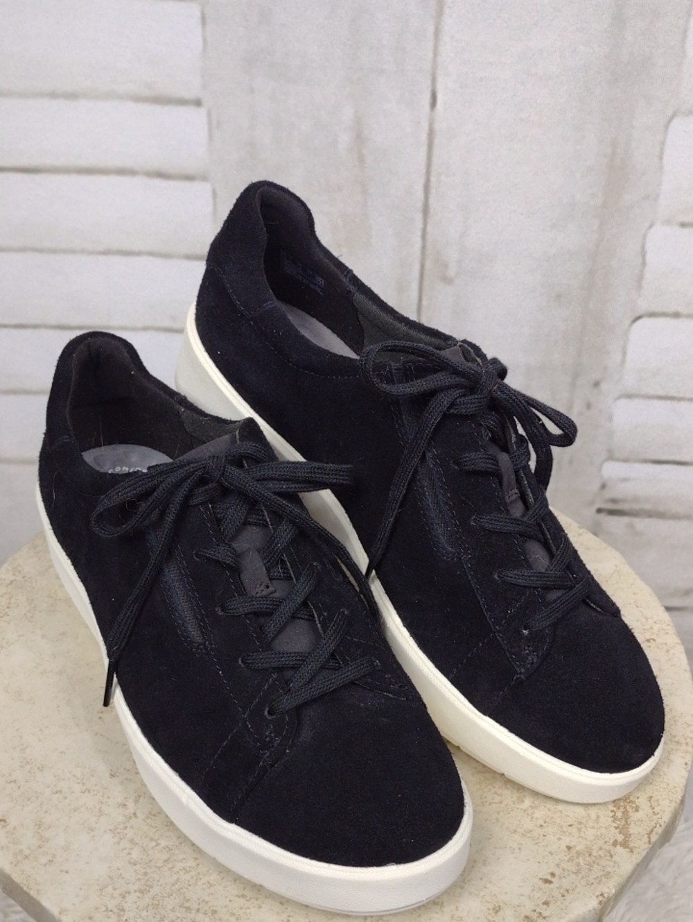 Clarks Black Suede Low-Top Sneakers - Classic Women's Casual Shoes Size 9.5